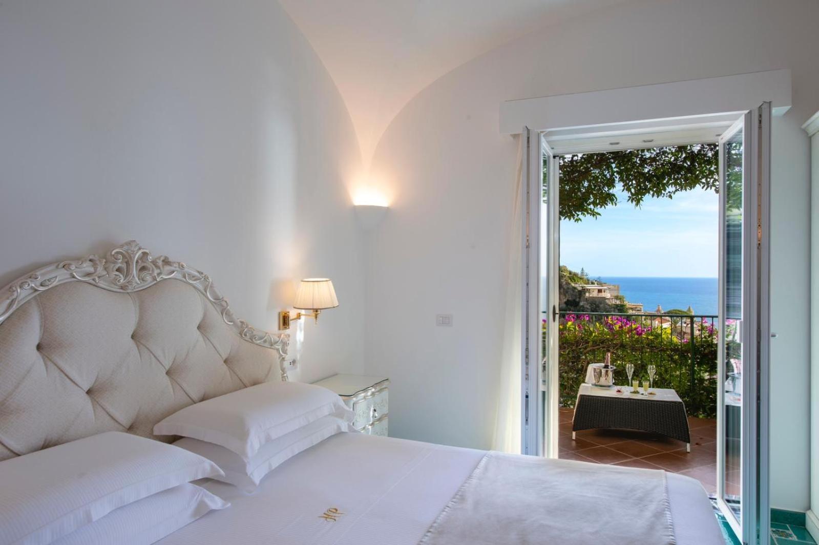 Hotel Pellegrino Praiano Exterior photo