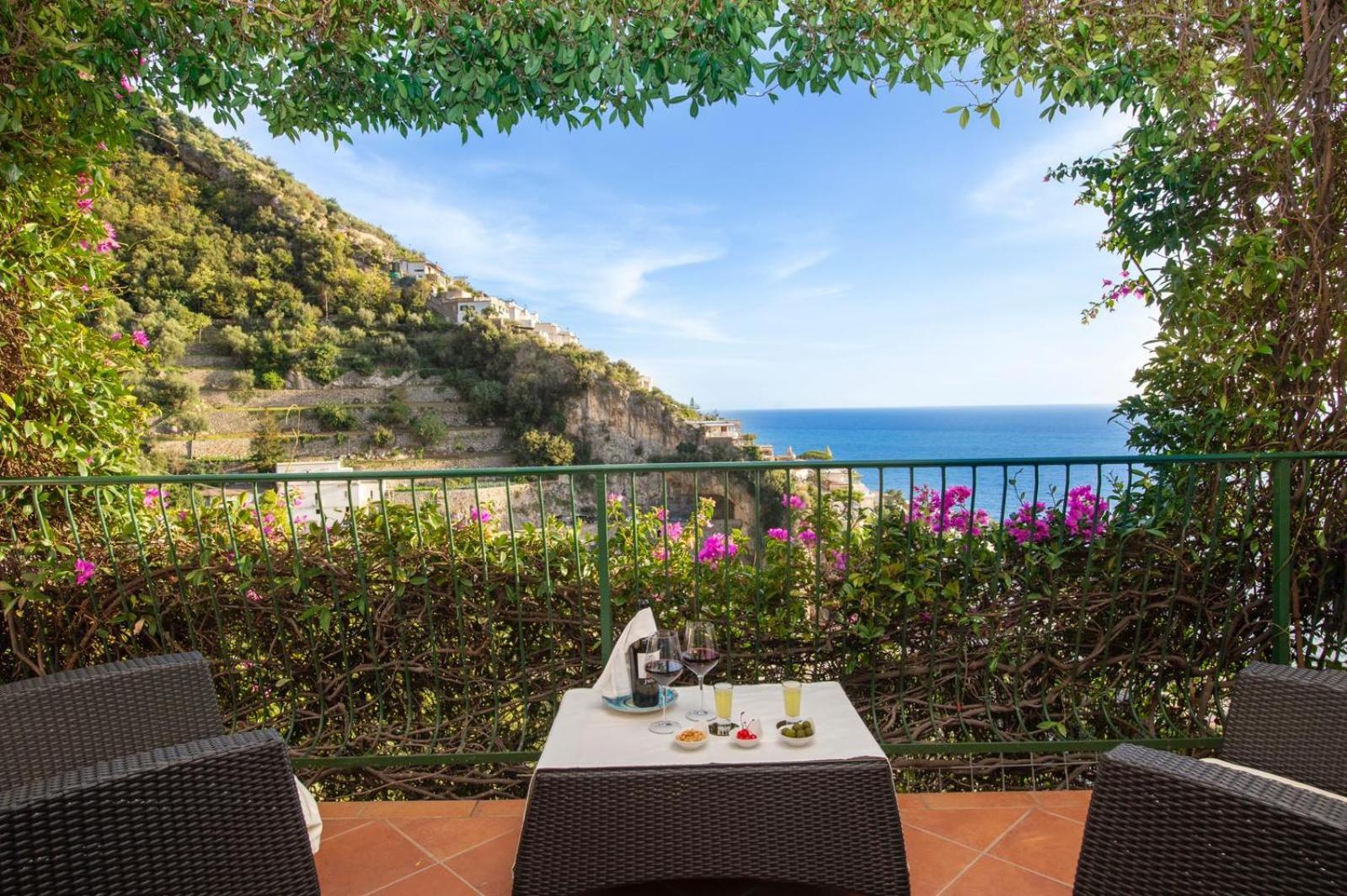 Hotel Pellegrino Praiano Exterior photo